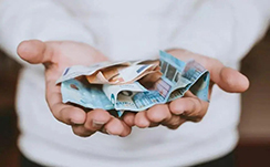 避险情绪支撑金价，投资者担忧美联储降息的能力